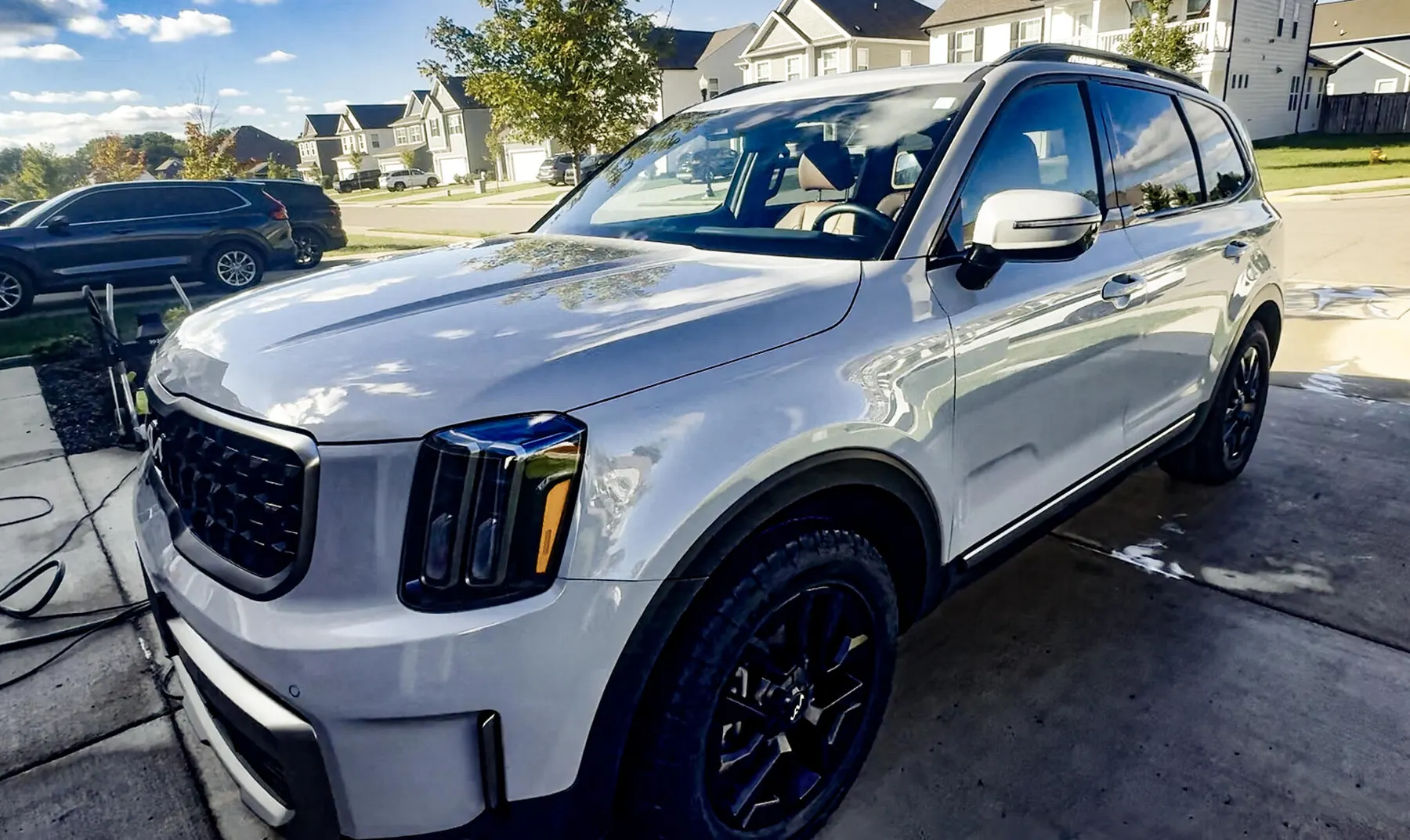 White SUV detailed by Sneaky Clean